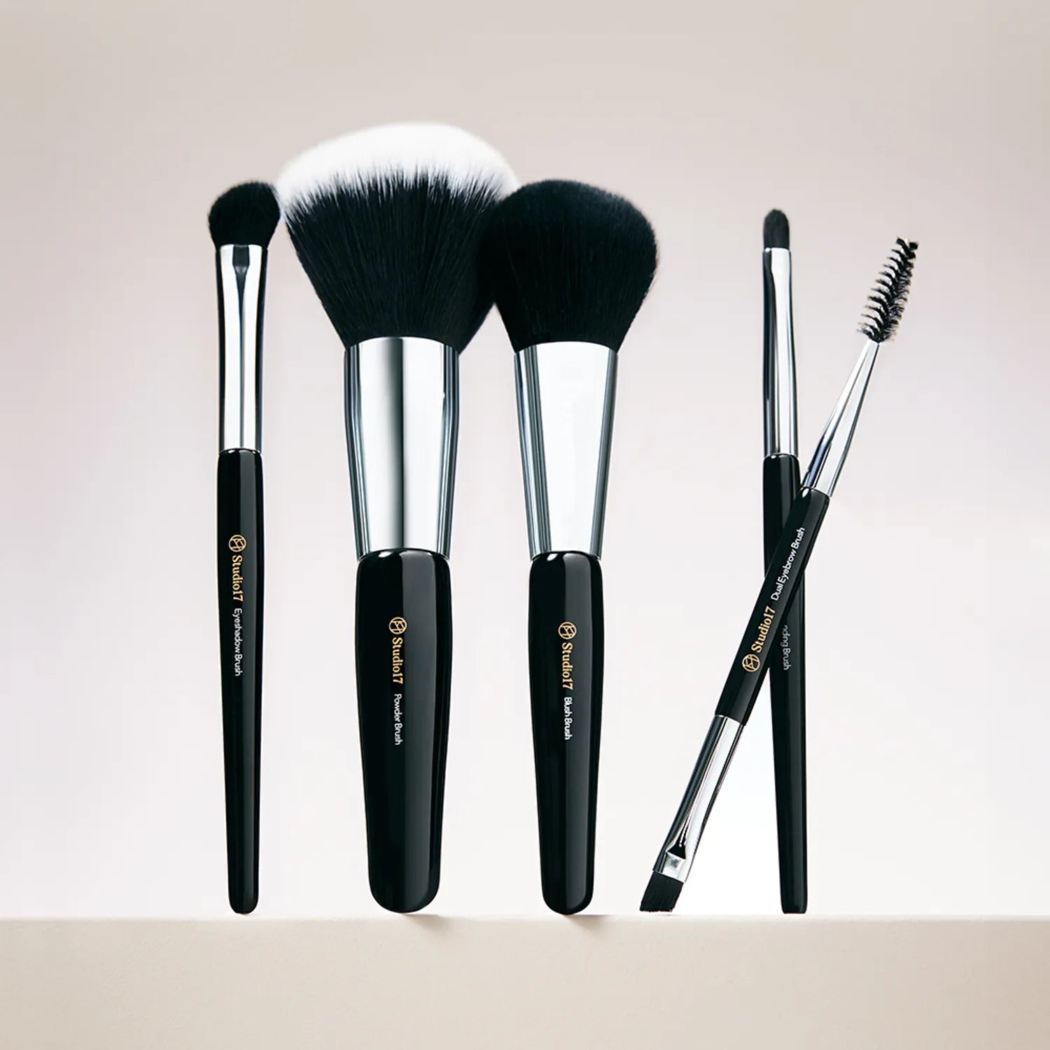 STUDIO17 PORTABLE MAKEUP BRUSH SET