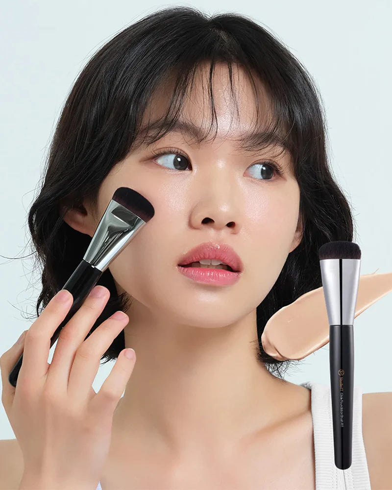 STUDIO17 GLIDE FOUNDATION BRUSH
